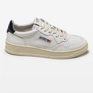 Autry medalist low-top bi-color leather sneakers